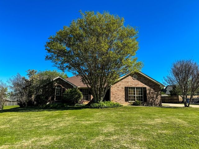302 W  Mulberry St, Decatur, TX 76234