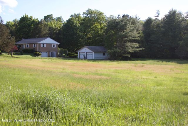 55 Harry Wells Road, Saugerties, NY 12477