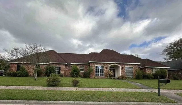 301 Spyglass Ln, Broussard, LA 70518