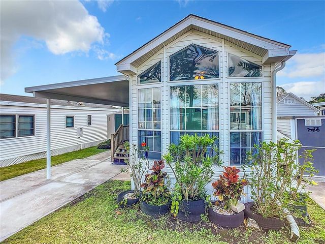 92 Eagle Point S, Osteen, FL 32764