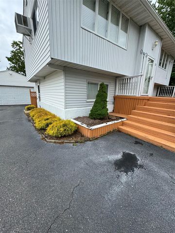 22 Salem Lane, Selden, NY 11784