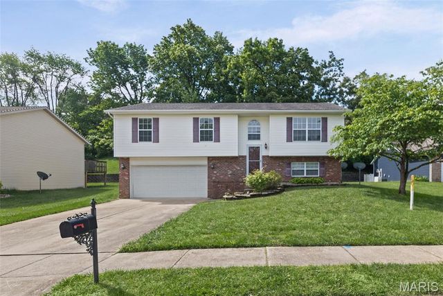 5 Summit Trail Ct, Collinsville, IL 62234