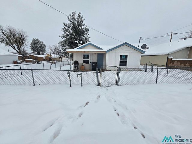 2417 Oregon St, Carlsbad, NM 88220