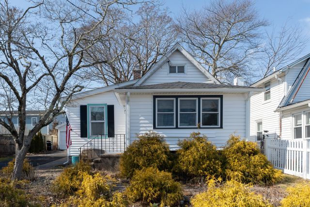 116 George St, East Haven, CT 06512