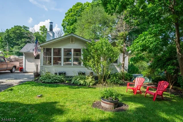 204 Keota Rd, Highland Lakes, NJ 07422