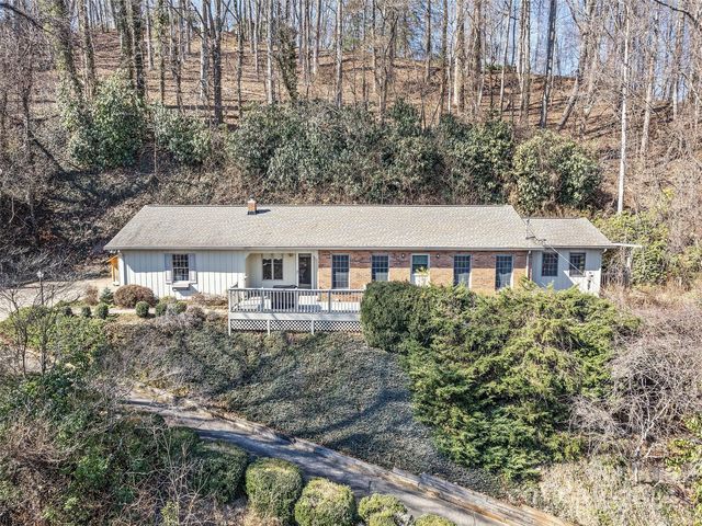 557 Auburn Park Dr, Waynesville, NC 28786