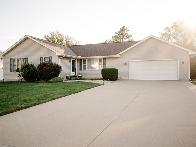 3125 Carrie St, Peru, IL 61354