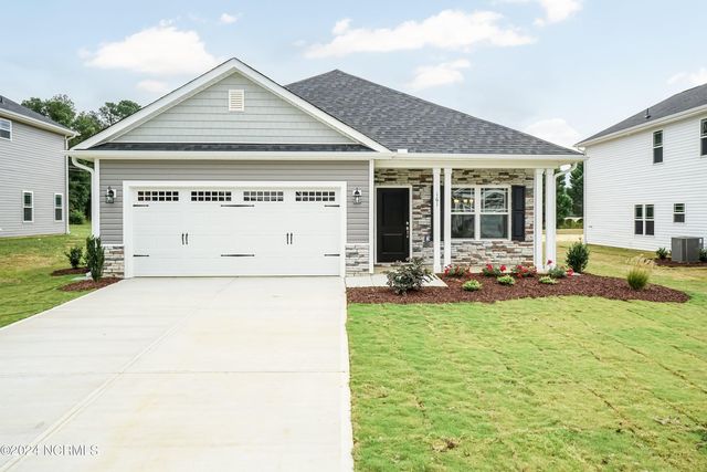 739 Greenwich Place, Richlands, NC 28574