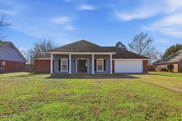527 Laurelwood Dr, Flowood, MS 39232