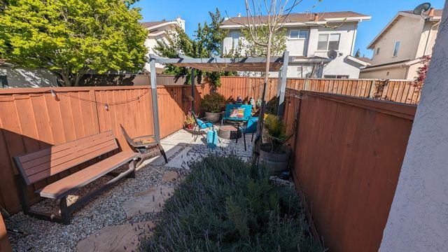 564 Annie Laurie St   #11, Mountain View, CA 94043