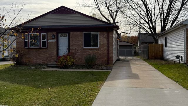 26098 Lamour St, Harrison Township, MI 48045