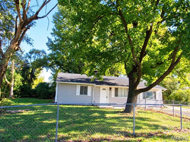 11 Saint Columba Dr, Cahokia, IL 62206