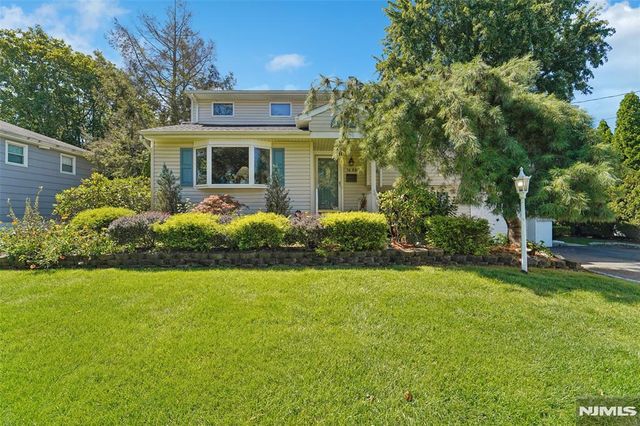 16-06 Lucena Dr, Fair Lawn, NJ 07410