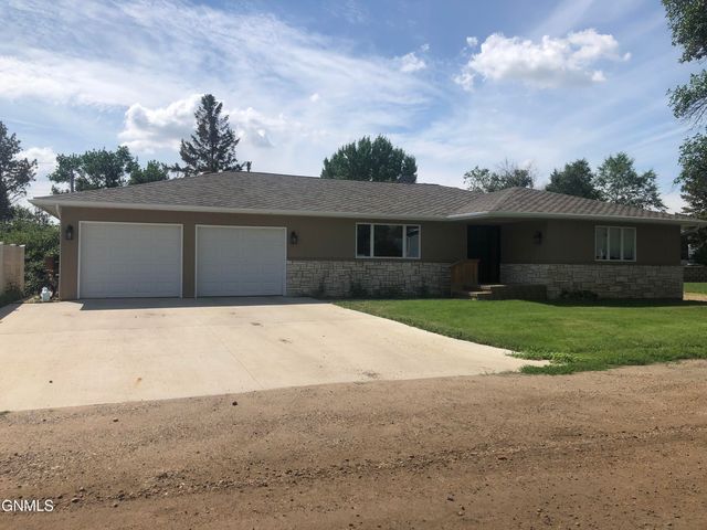 506 Polly Ave, Plentywood, MT 59254