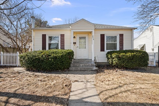 2618 Esplanade Ave, Davenport, IA 52803