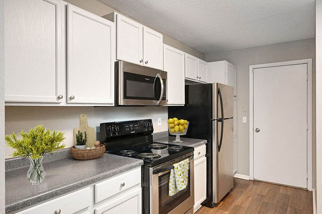 1500 McAndrews Rd W #1708, Burnsville, MN 55337