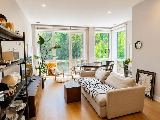1504 W  Walton St #2, Chicago, IL 60642