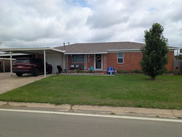 105 W  Davis St, Paoli, OK 73074