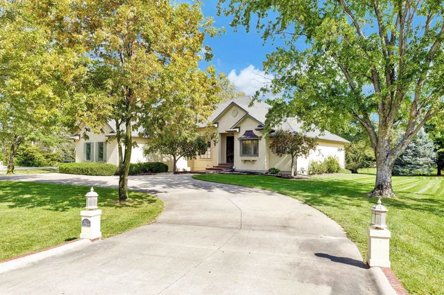 4603 Spyglass Dr, Hutchinson, KS 67502