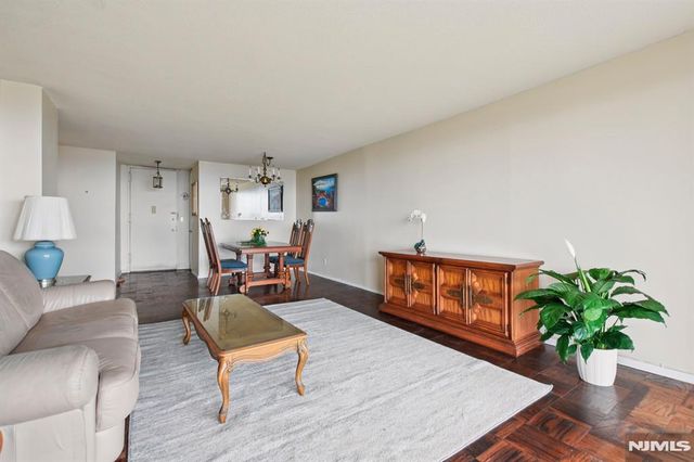 555 North Ave #25K, Fort Lee, NJ 07024
