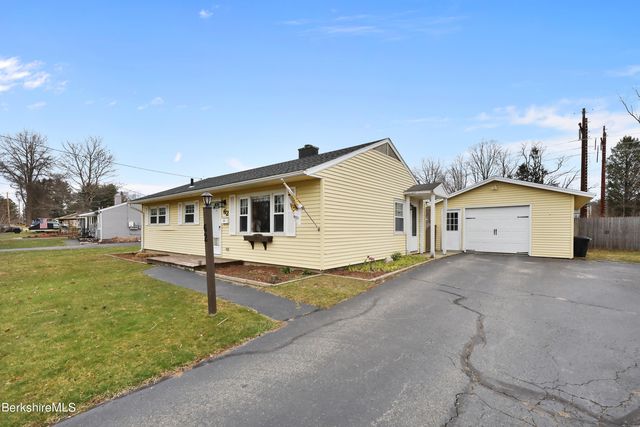 62 Doreen St, Pittsfield, MA 01201