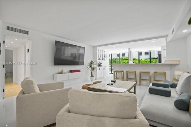 6423 Collins Ave #203, Miami Beach, FL 33141