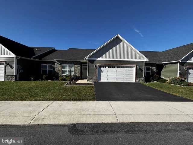 105 Cardinal Dr, Shippensburg, PA 17257