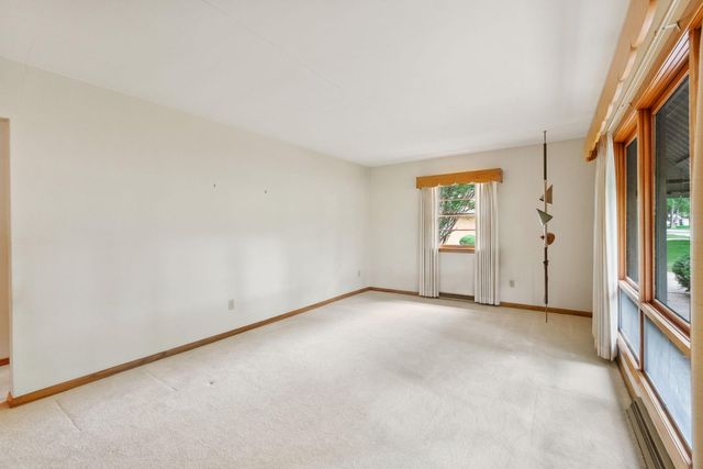 1238 S  Hill Dr, Waterloo, IA 50701