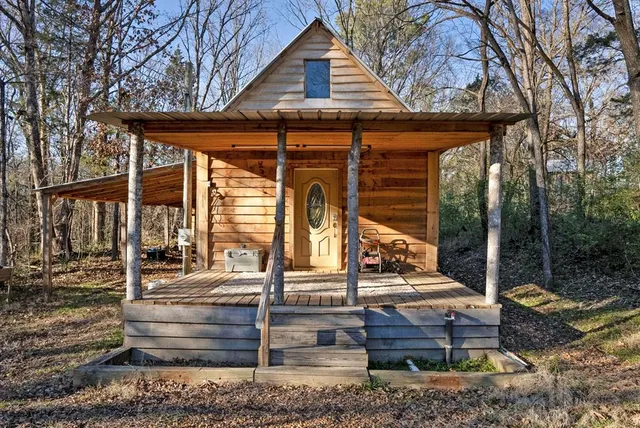 1113 Sardis Lake Dr, Batesville, MS 38606