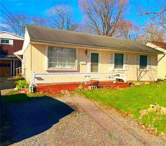 21 Tyler Ct, Manlius, NY 13104