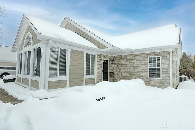 1599 Turnberry Village Dr, Dayton, OH 45458