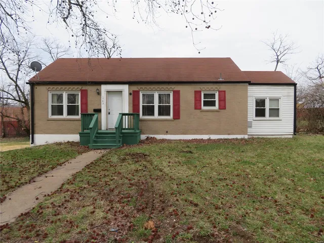 1743 Crystal Ct, Saint Louis, MO 63130