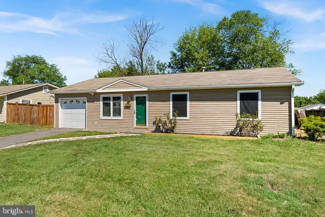 607 S  Alder Ave, Sterling, VA 20164