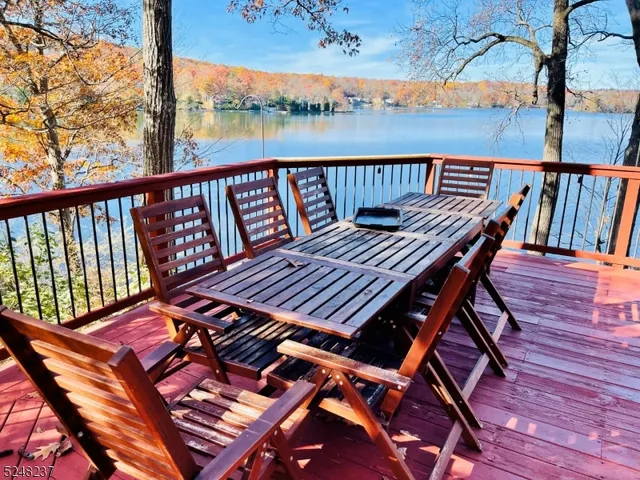 639 Canistear Rd, Highland Lakes, NJ 07422