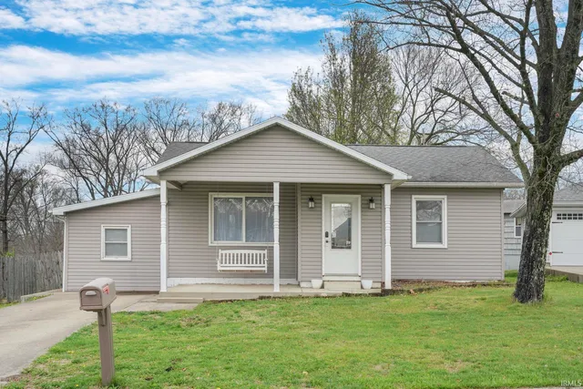 121 Forest Park Dr, Bedford, IN 47421