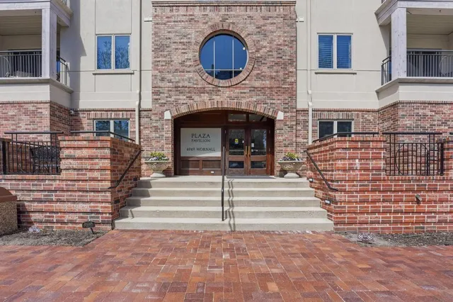 4949 Wornall Rd #109, Kansas City, MO 64112