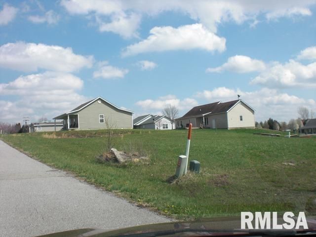 5745 Red Fox Dr, Carterville, IL 62918