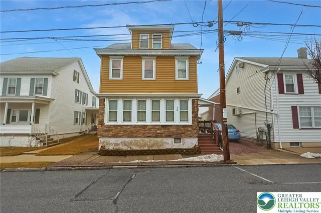 310 W  Ludlow St, Summit Hill, PA 18250