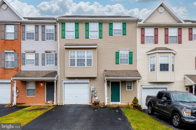168 Country Ridge Dr, Red Lion, PA 17356