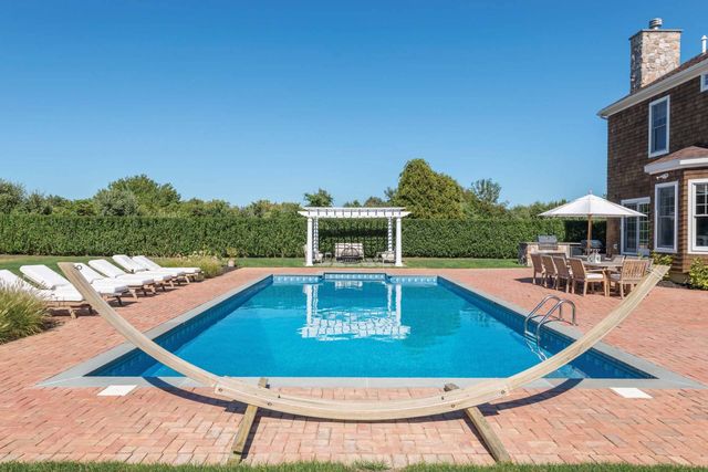 104 Potato Field Ln, Southampton, NY 11968
