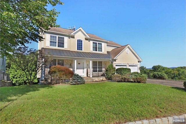 39 Continental Cir, Totowa, NJ 07512