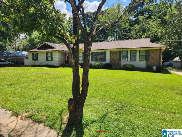 6827 Sunny Dell Dr, Bessemer, AL 35023