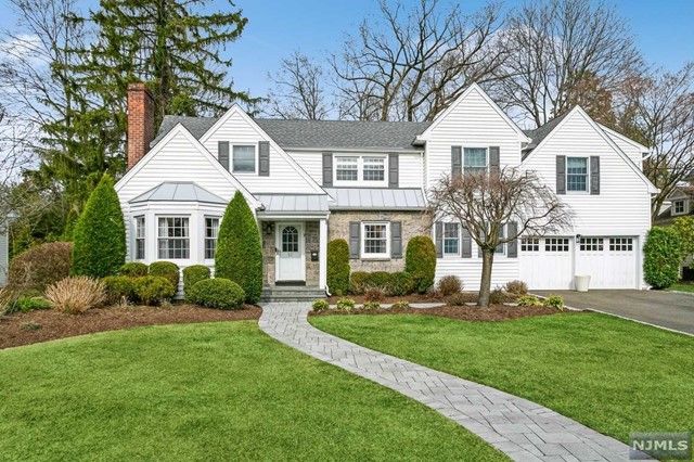 13 Coppell Dr, Tenafly, NJ 07670
