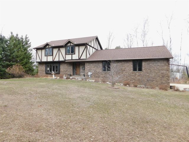 2454 Forest Meadows Ct, Green Bay, WI 54313