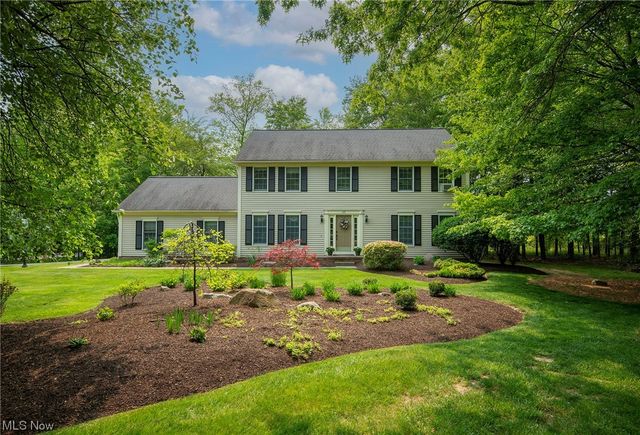 43 Wolfpen Dr, Chagrin Falls, OH 44022