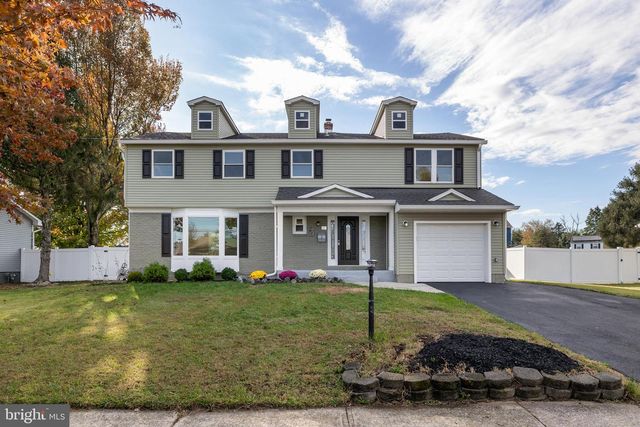 208 Regency Rd, Beverly, NJ 08010