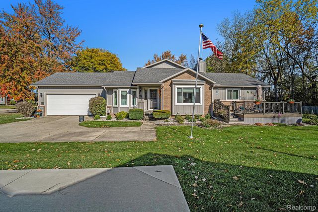 3442 Eastman Dr, Flushing, MI 48433
