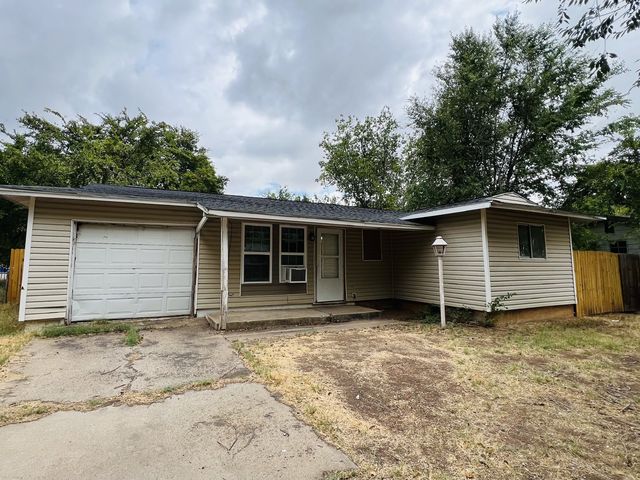 408 NW Greenmeadow Dr, Lawton, OK 73507