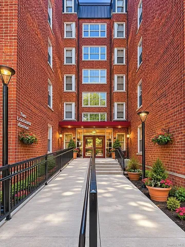 2 Louisiana Avenue #4B, Bronxville, NY 10708
