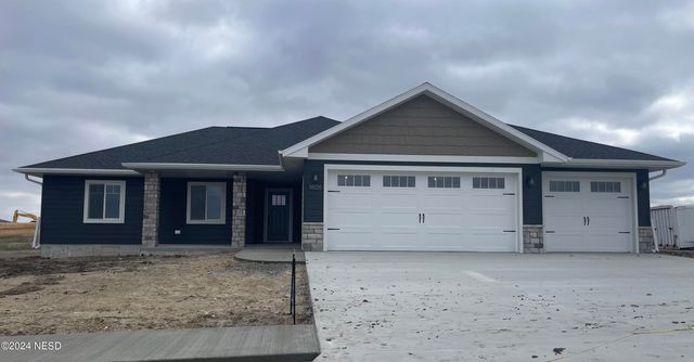 1808 Grant Dr, Watertown, SD 57201
